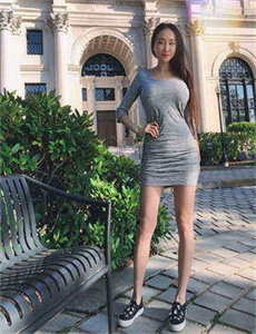 《意大利美丽的小蜜蜂2-伊人影院蕉久影院2》